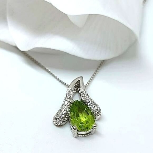 Natural Peridot 9x6mm & Cz 14K White Gold‎ Plate 925 Sterling Silver Necklace - Picture 6 of 8